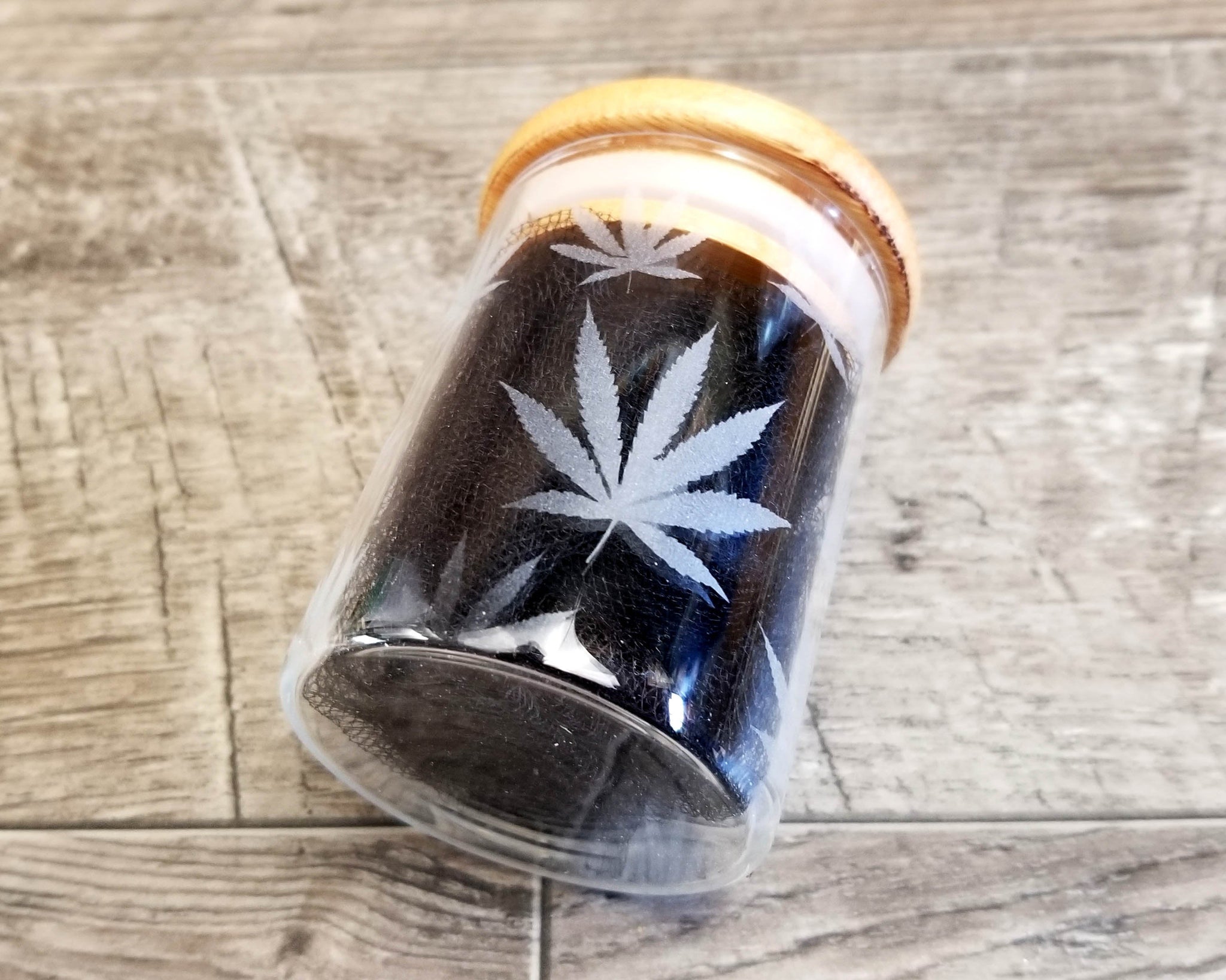 Airtight Glass Stash Jar 5 oz - Black Frosted with Green Leaves